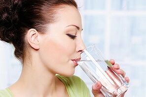 Girl drinks water on a diet for the lazy