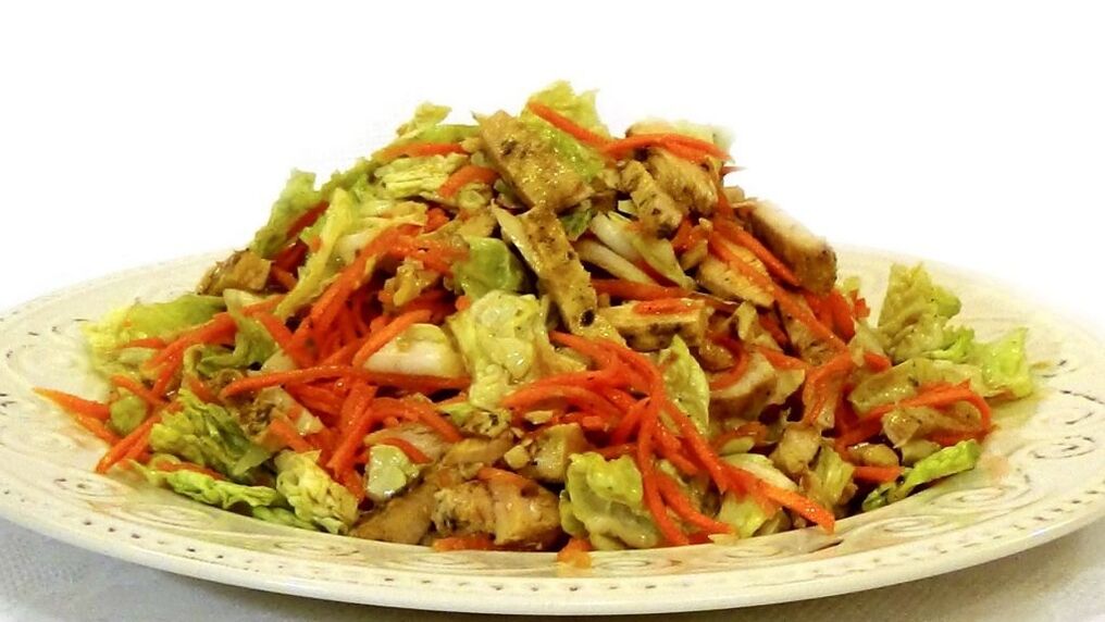 At the final stage of stabilizing the Dukan diet, you can treat yourself to a chicken salad