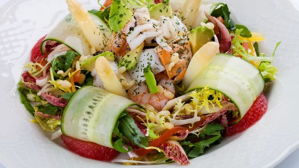 If you follow the variation phase of the Dukan diet, it is recommended to eat seafood salad